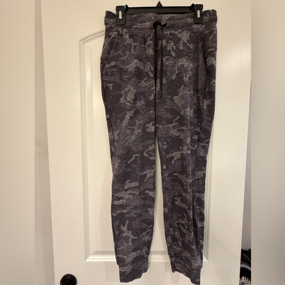 Lululemon Camouflage Joggers like new